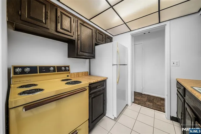 $369,000 | 1600 Center Avenue, Unit 5A, Fort Lee, NJ 07024