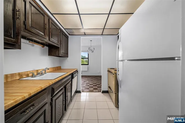 $369,000 | 1600 Center Avenue, Unit 5A, Fort Lee, NJ 07024