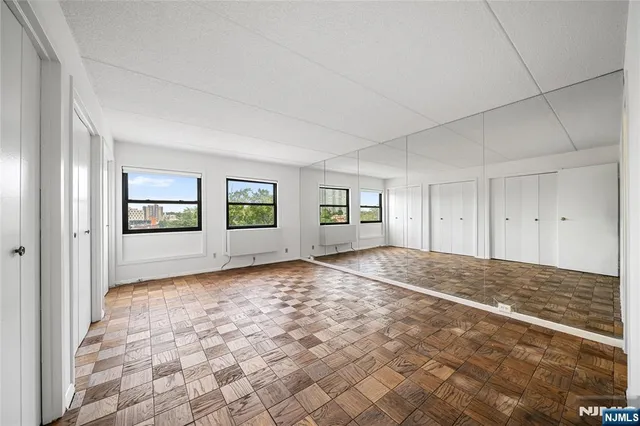 $369,000 | 1600 Center Avenue, Unit 5A, Fort Lee, NJ 07024