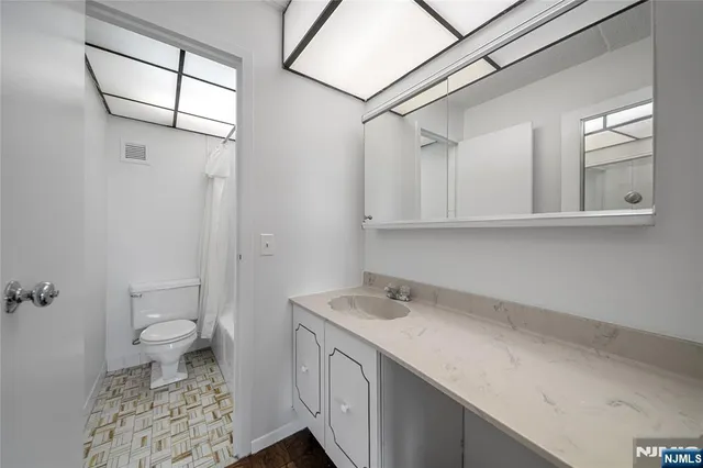 $369,000 | 1600 Center Avenue, Unit 5A, Fort Lee, NJ 07024