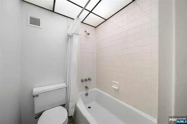 $369,000 | 1600 Center Avenue, Unit 5A, Fort Lee, NJ 07024