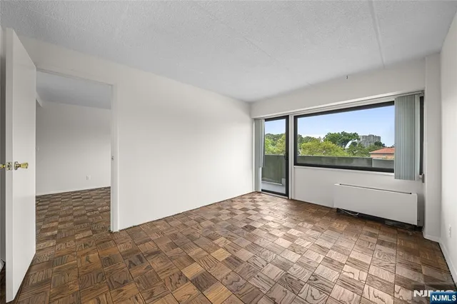 $369,000 | 1600 Center Avenue, Unit 5A, Fort Lee, NJ 07024