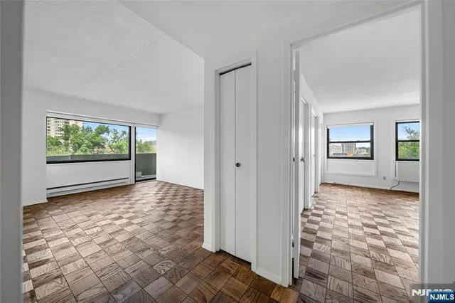 $369,000 | 1600 Center Avenue, Unit 5A, Fort Lee, NJ 07024