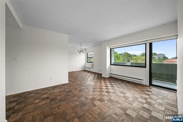 $369,000 | 1600 Center Avenue, Unit 5A, Fort Lee, NJ 07024