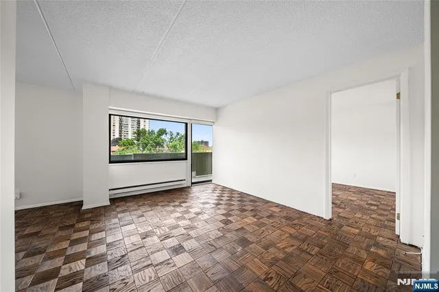 $369,000 | 1600 Center Avenue, Unit 5A, Fort Lee, NJ 07024