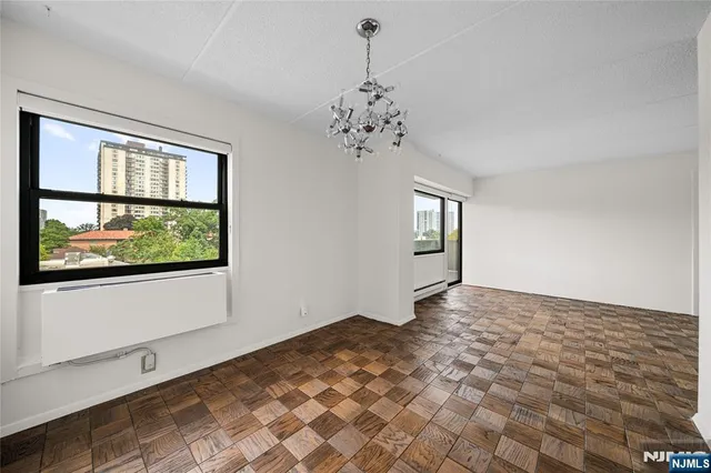 $369,000 | 1600 Center Avenue, Unit 5A, Fort Lee, NJ 07024