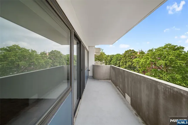 $369,000 | 1600 Center Avenue, Unit 5A, Fort Lee, NJ 07024