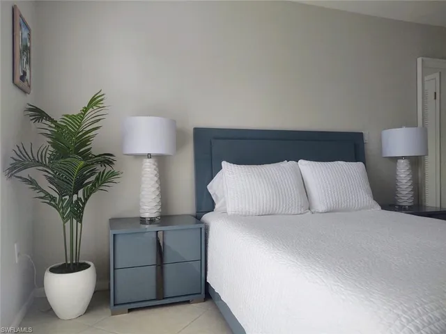 $8,500 | 3200 Gulf Shore Boulevard North, Unit 318, Naples, FL 34103