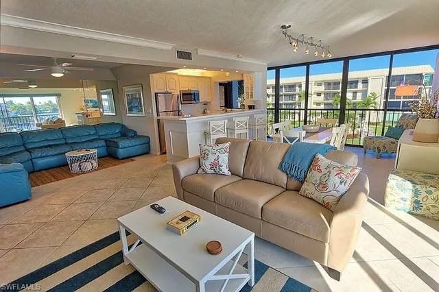 $8,500 | 3200 Gulf Shore Boulevard North, Unit 318, Naples, FL 34103