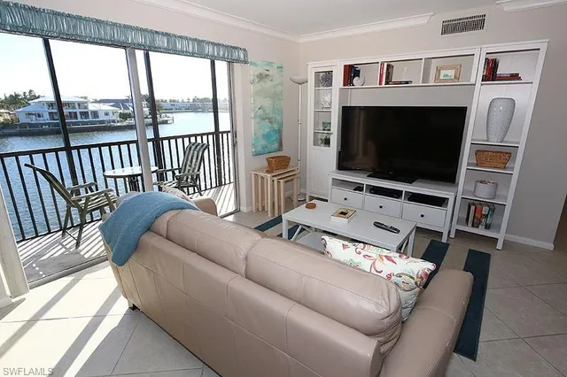 $8,500 | 3200 Gulf Shore Boulevard North, Unit 318, Naples, FL 34103