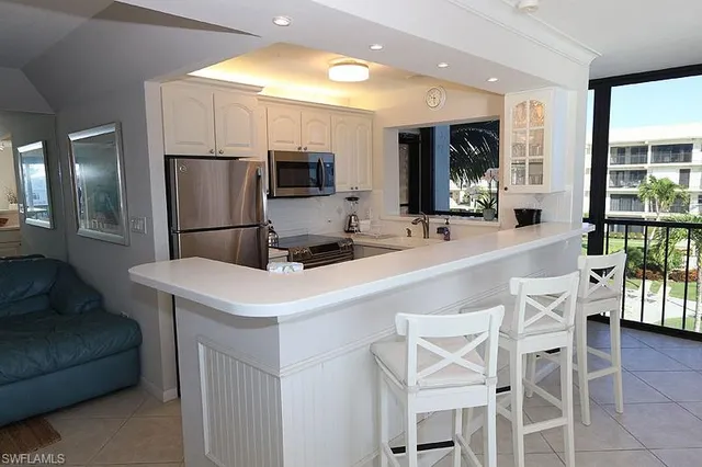 $8,500 | 3200 Gulf Shore Boulevard North, Unit 318, Naples, FL 34103