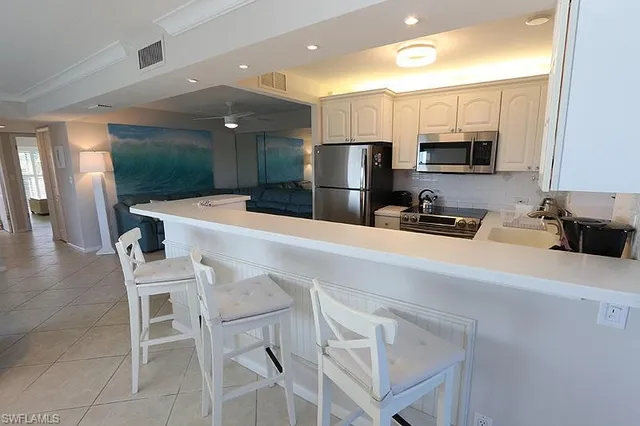 $8,500 | 3200 Gulf Shore Boulevard North, Unit 318, Naples, FL 34103