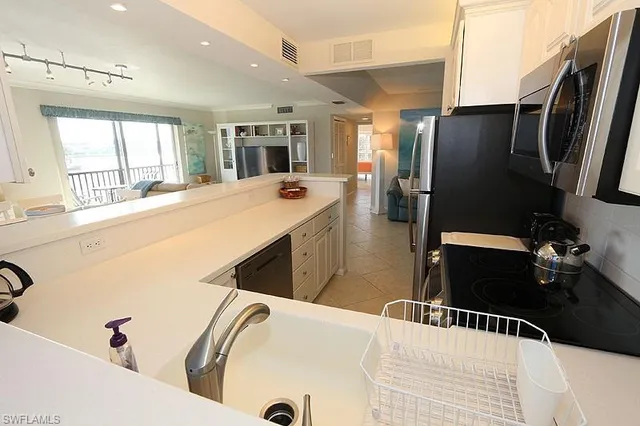 $8,500 | 3200 Gulf Shore Boulevard North, Unit 318, Naples, FL 34103