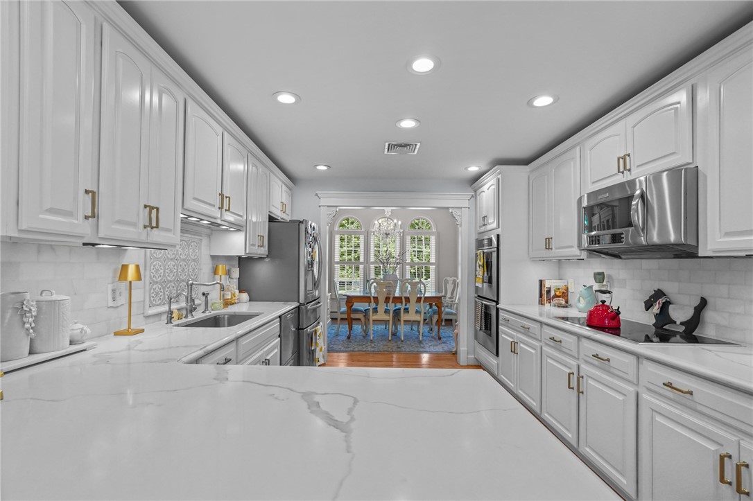 126 Absalona Hill Road Glocester, RI 02814 - Photo 4 of 50