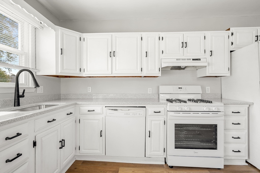 82 Cliff Street Quincy, MA 02169 - Photo 11 of 30