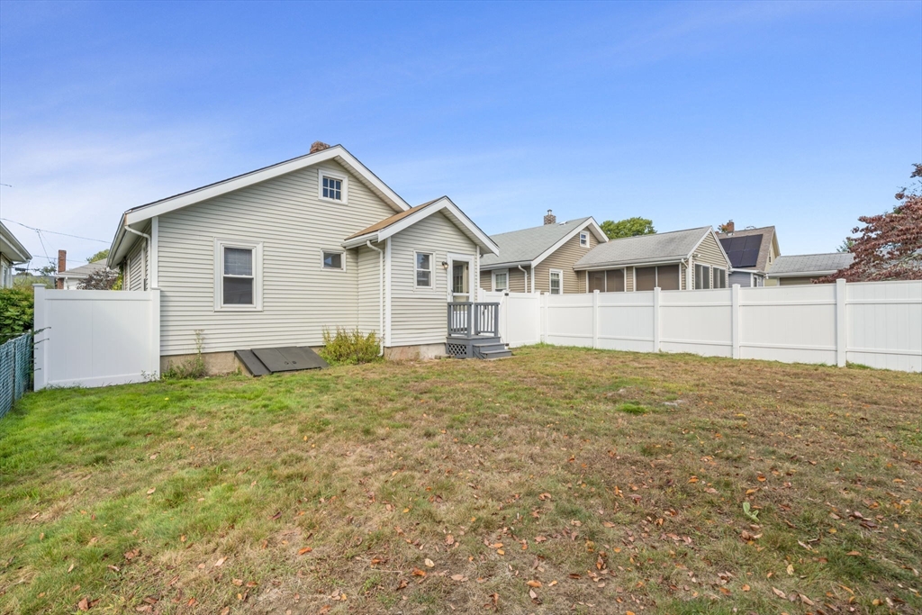 82 Cliff Street Quincy, MA 02169 - Photo 5 of 30