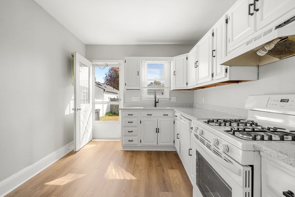 82 Cliff Street Quincy, MA 02169 - Photo 10 of 30