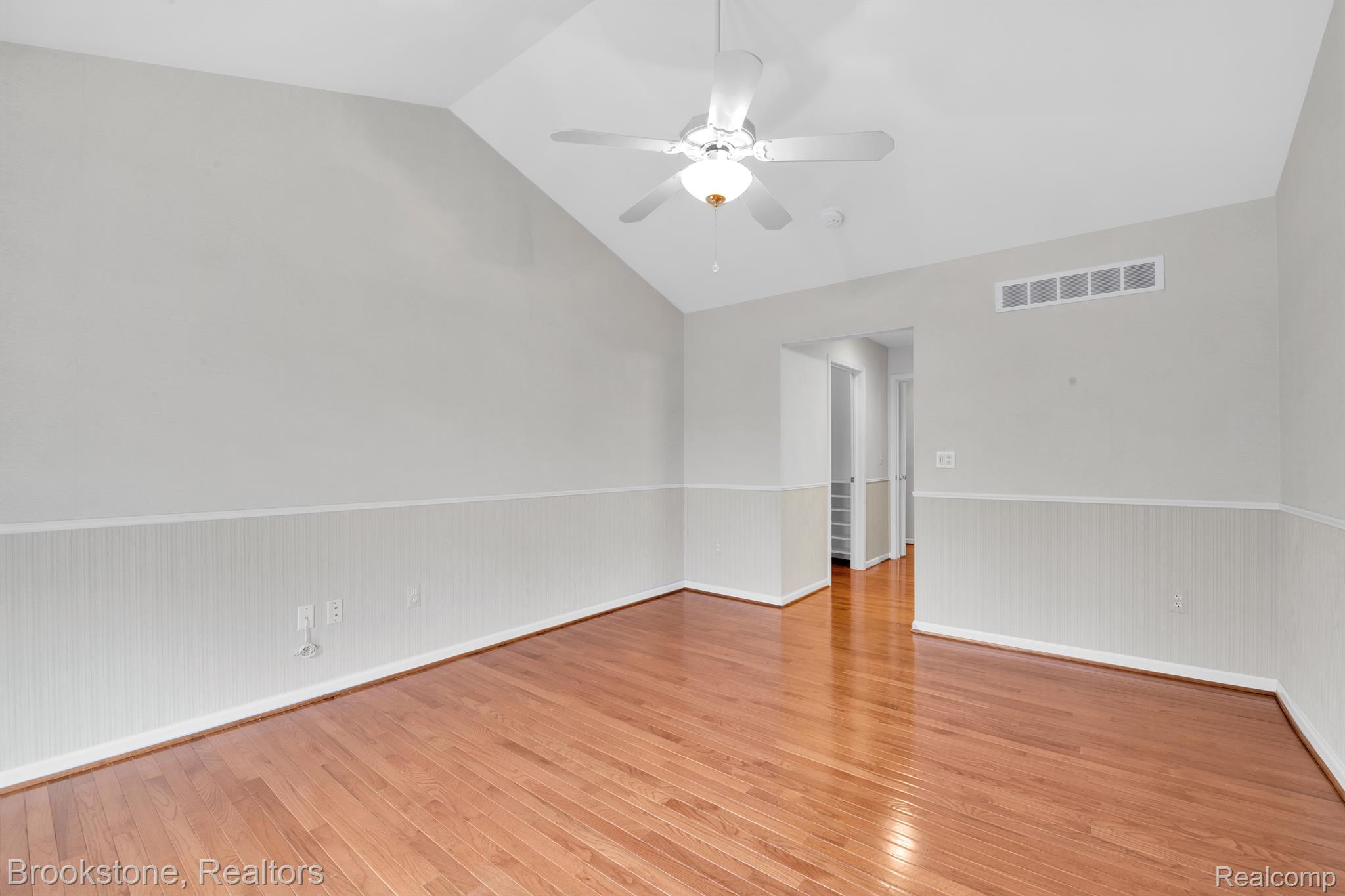1134 Churchill Circle Rochester, MI 48307 - Photo 15 of 42 Primary Suite w/Vaulted Ceilings