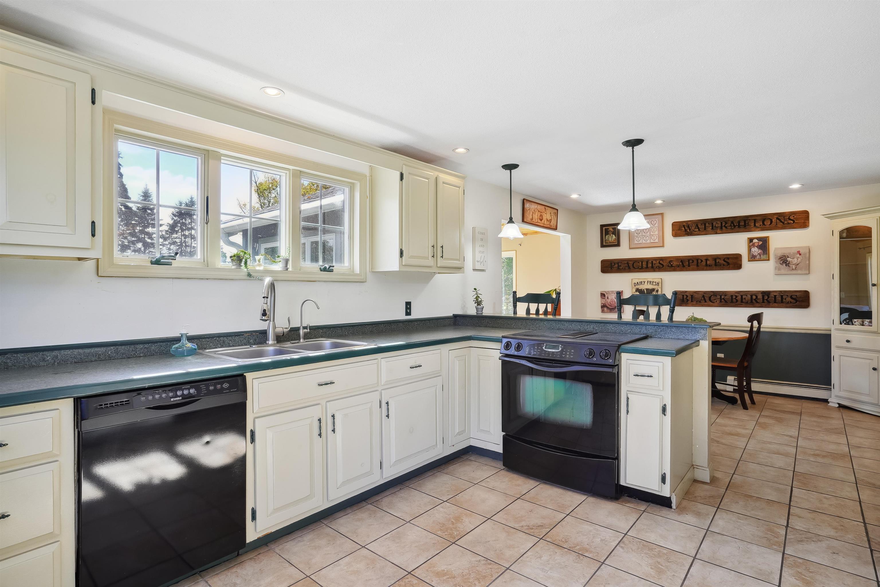 15 River Road Stratham, NH 03885 - Photo 8 of 59