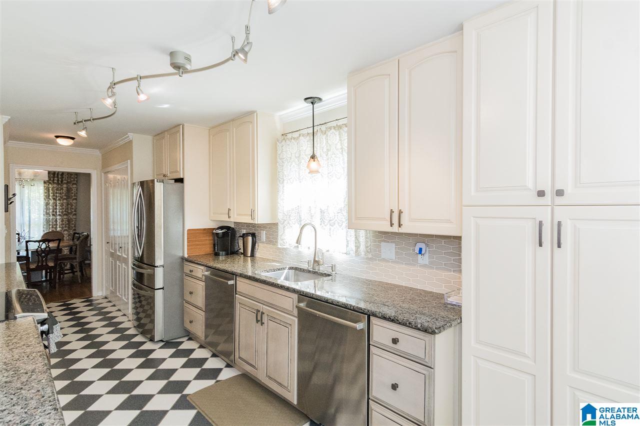 1722 Saulter Road Birmingham, AL 35209 - Photo 6 of 43