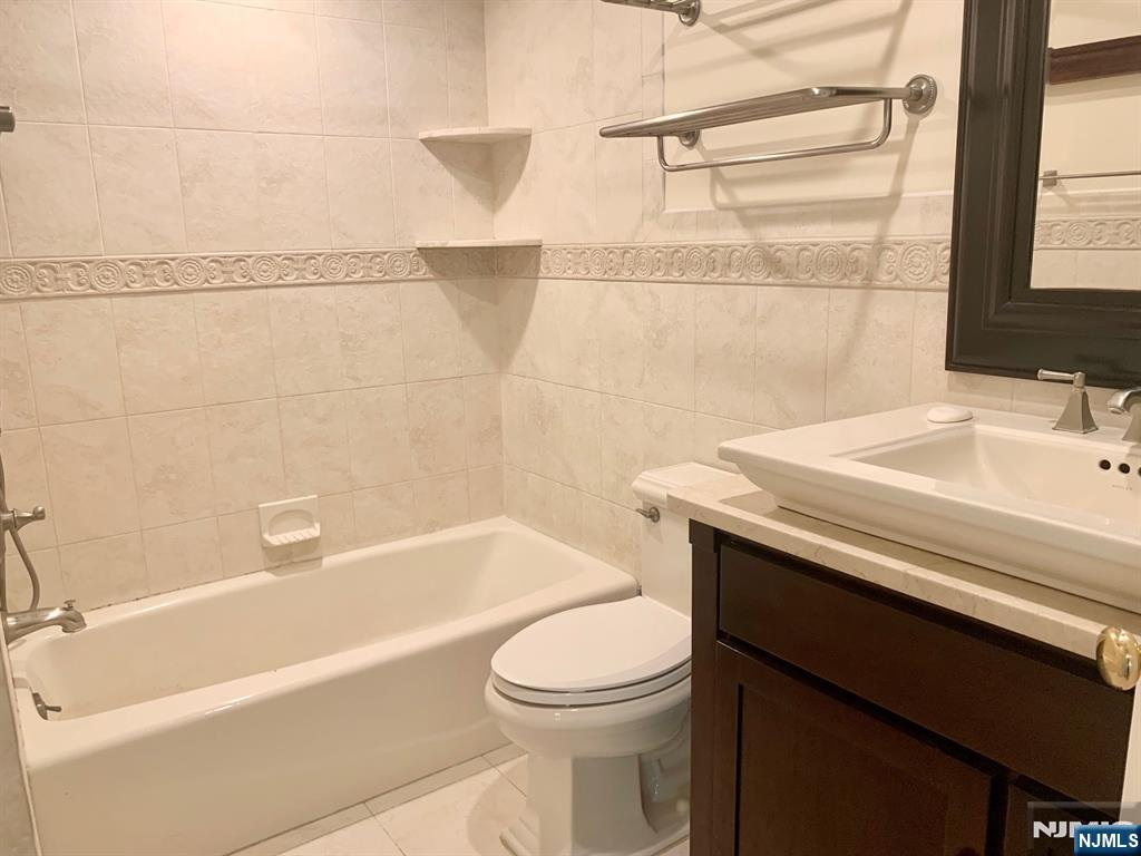 246 Mulberry Road, Unit 246 Ramsey, NJ 07446 - Photo 8 of 11