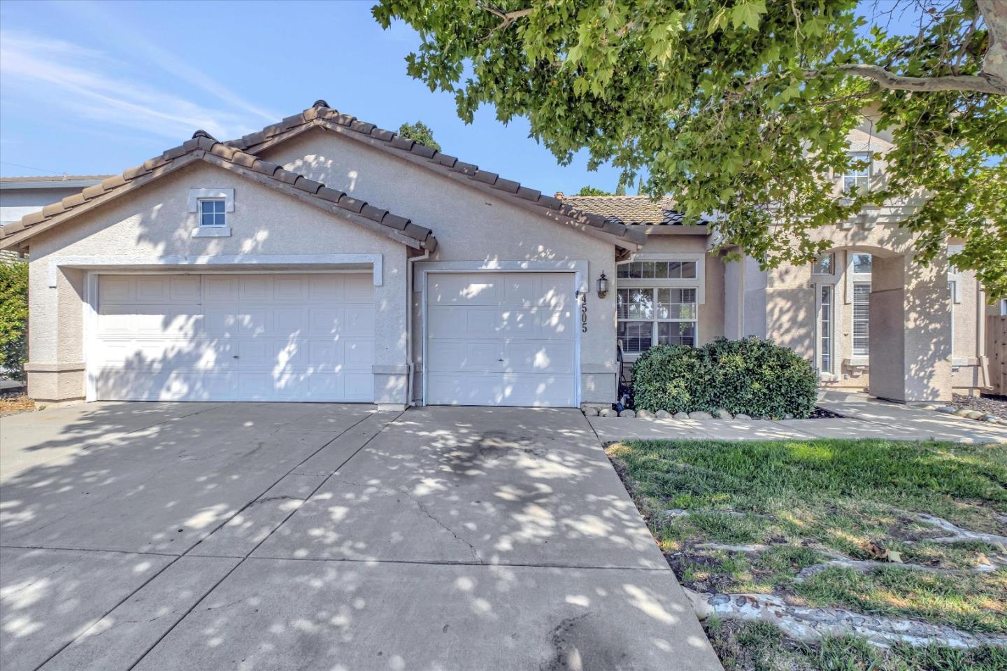 4505 Elliot Ranch Road Elk Grove, CA 95758 - Photo 1 of 44 Gallery Image 1