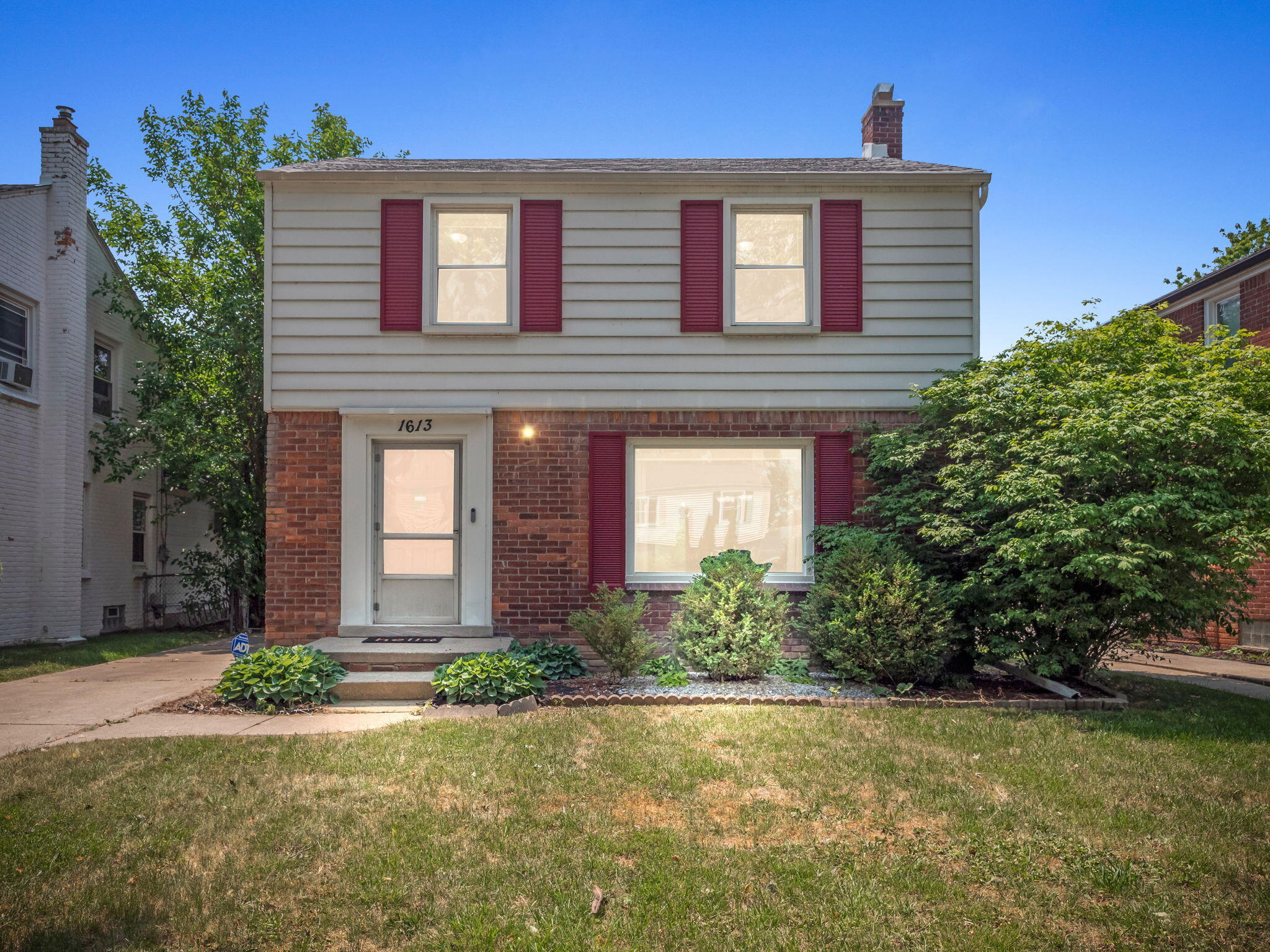 1613 Bournemouth Road Grosse Pointe Woods, MI 48236 - Photo 1 of 21 1-web-or-mls-P1888292-DTE