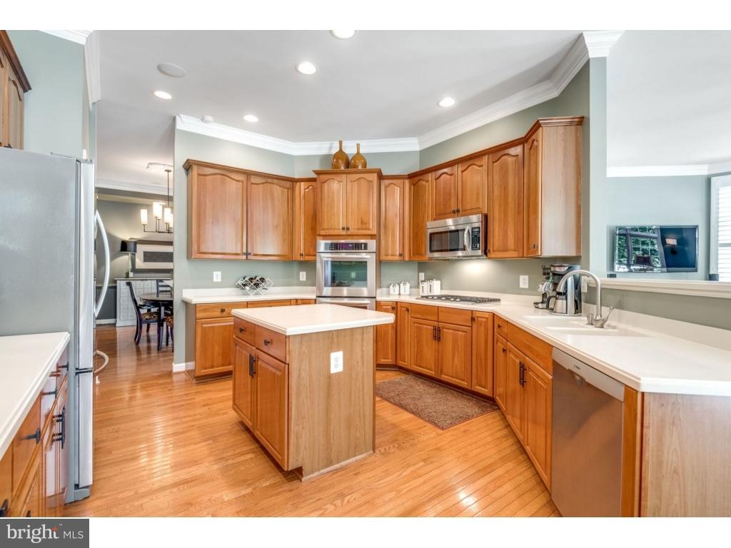 20256 Island View Court Sterling, VA 20165 - Photo 15 of 30 Kitchen