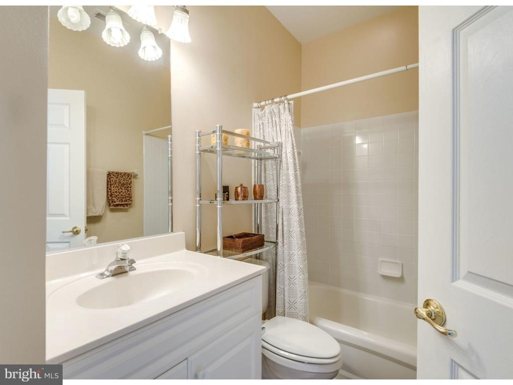 20256 Island View Court Sterling, VA 20165 - Photo 22 of 30 Bath