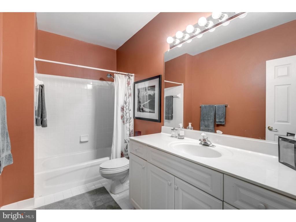 20256 Island View Court Sterling, VA 20165 - Photo 27 of 30 Bath