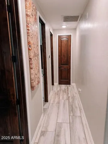 a view of entryway with window