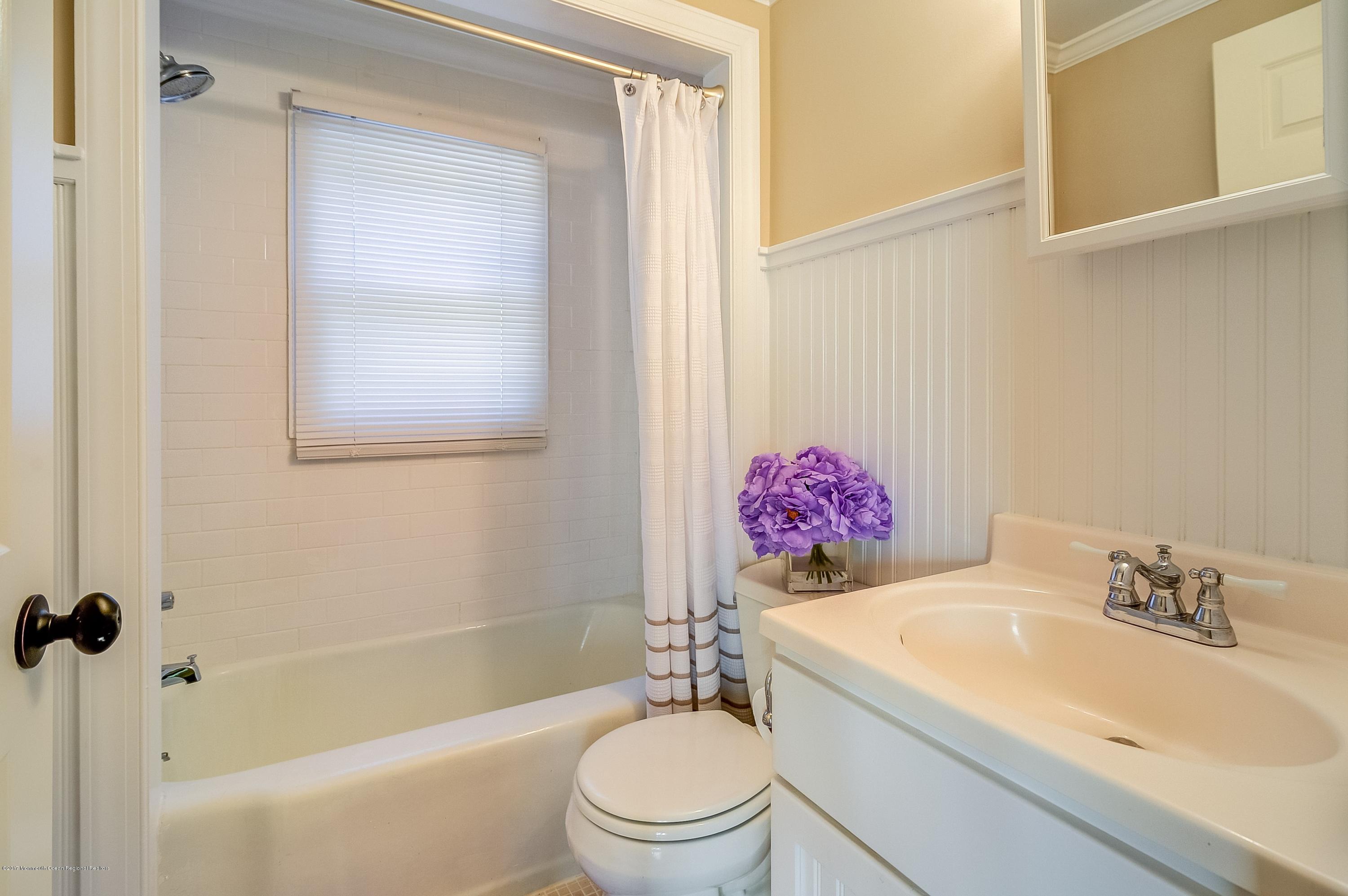 43 Ridge Road Rumson, NJ 07760 - Photo 20 of 33 017_Bathroom