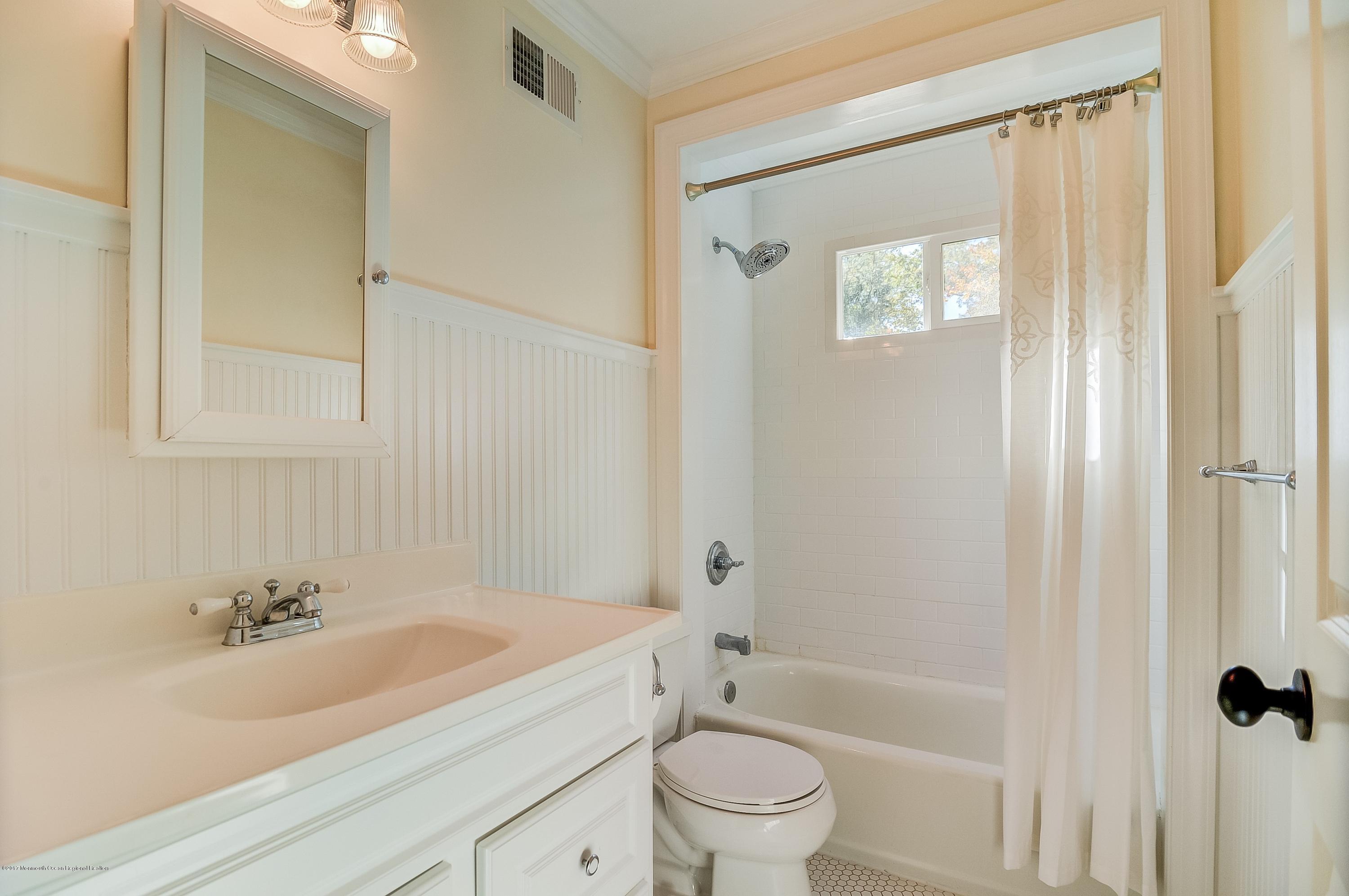 43 Ridge Road Rumson, NJ 07760 - Photo 23 of 33 020_Bathroom
