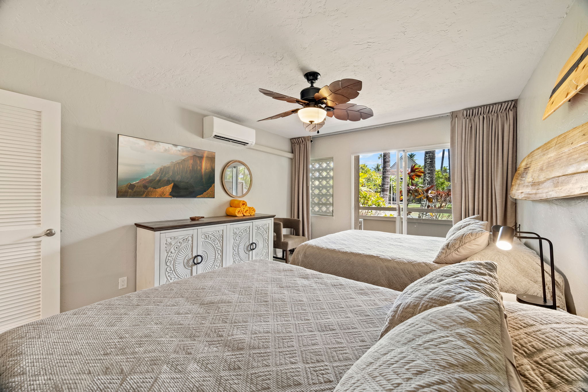 525 Aleka Loop, Unit H7 Kapaa, HI 96746 - Photo 13 of 30 a bedroom with a bed and a chandelier