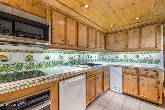 $6,400,000 | 600 Vail Valley Drive, Unit 310, Vail, CO 81657