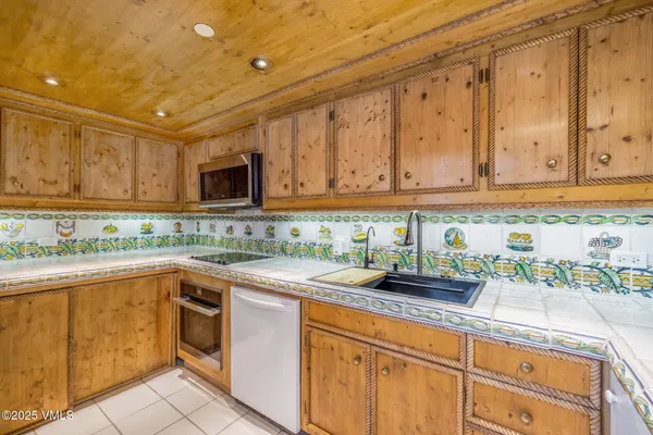 $6,400,000 | 600 Vail Valley Drive, Unit 310, Vail, CO 81657