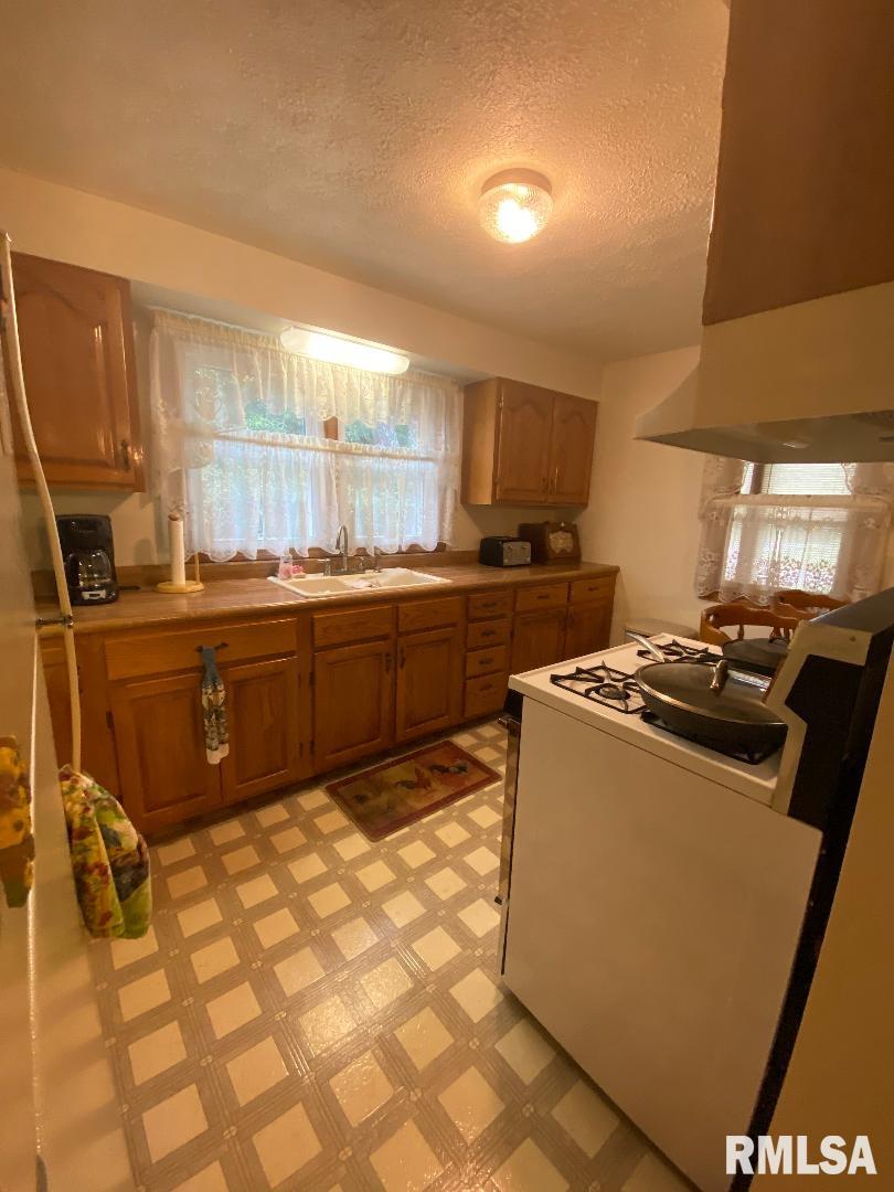 556 Medlin Road Walnut Hill, IL 62893 - Photo 6 of 15