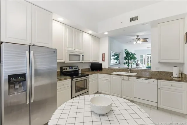 $450,000 | 1 Harbour Isle Drive East, Unit 104, Fort Pierce, FL 34949