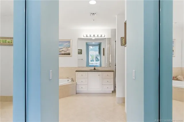 $450,000 | 1 Harbour Isle Drive East, Unit 104, Fort Pierce, FL 34949