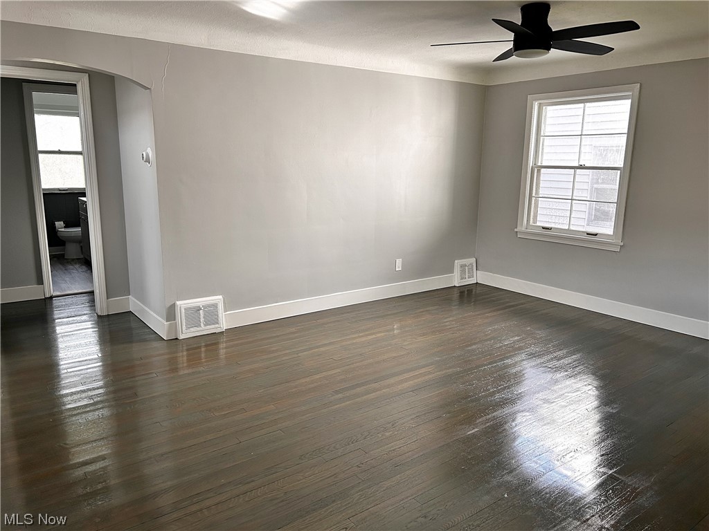 4081 Bayard Road Cleveland, OH 44121 - Photo 4 of 19
