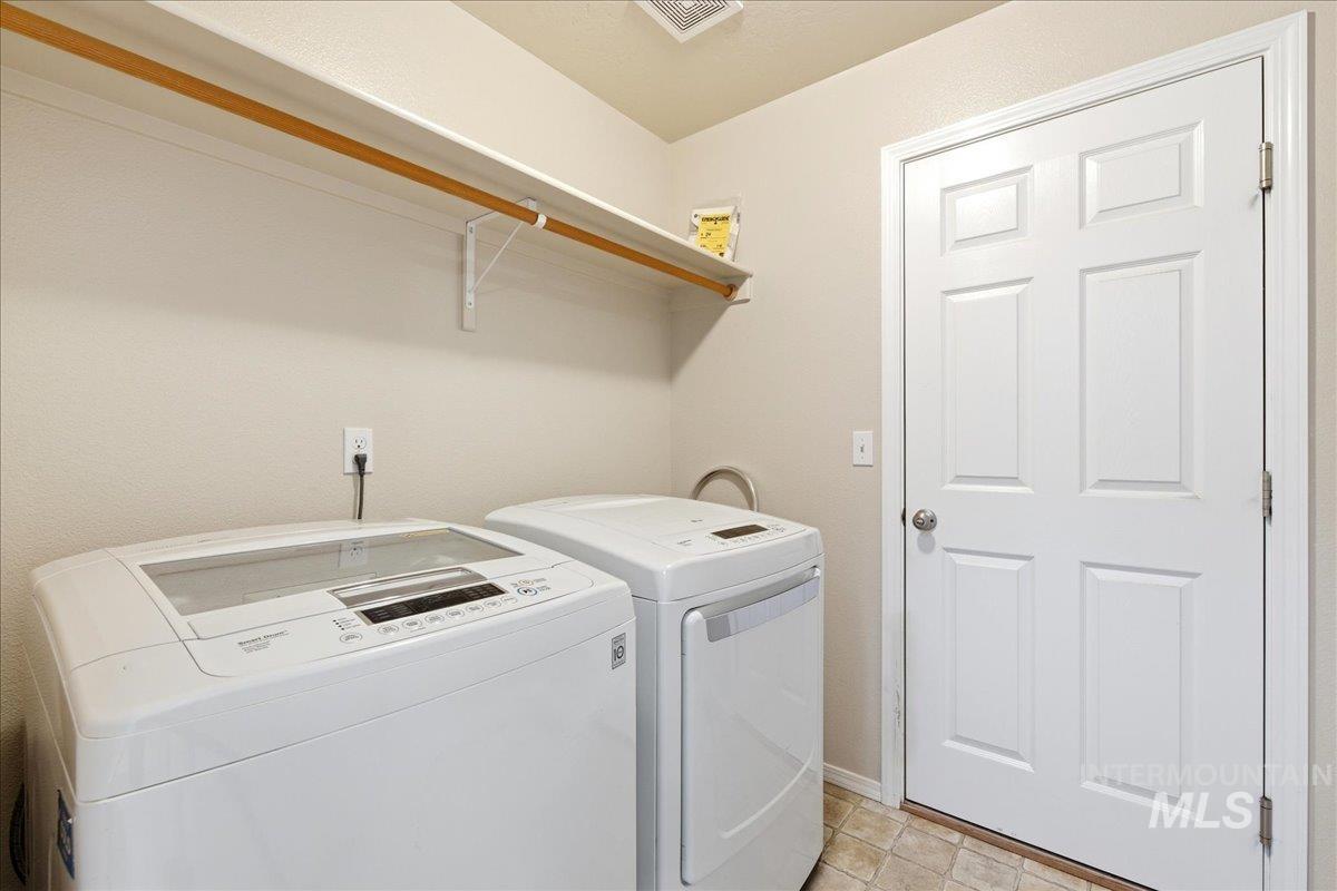 13622 Orlando Street Caldwell, ID 83607 - Photo 13 of 16 Laundry area with washer and dryer