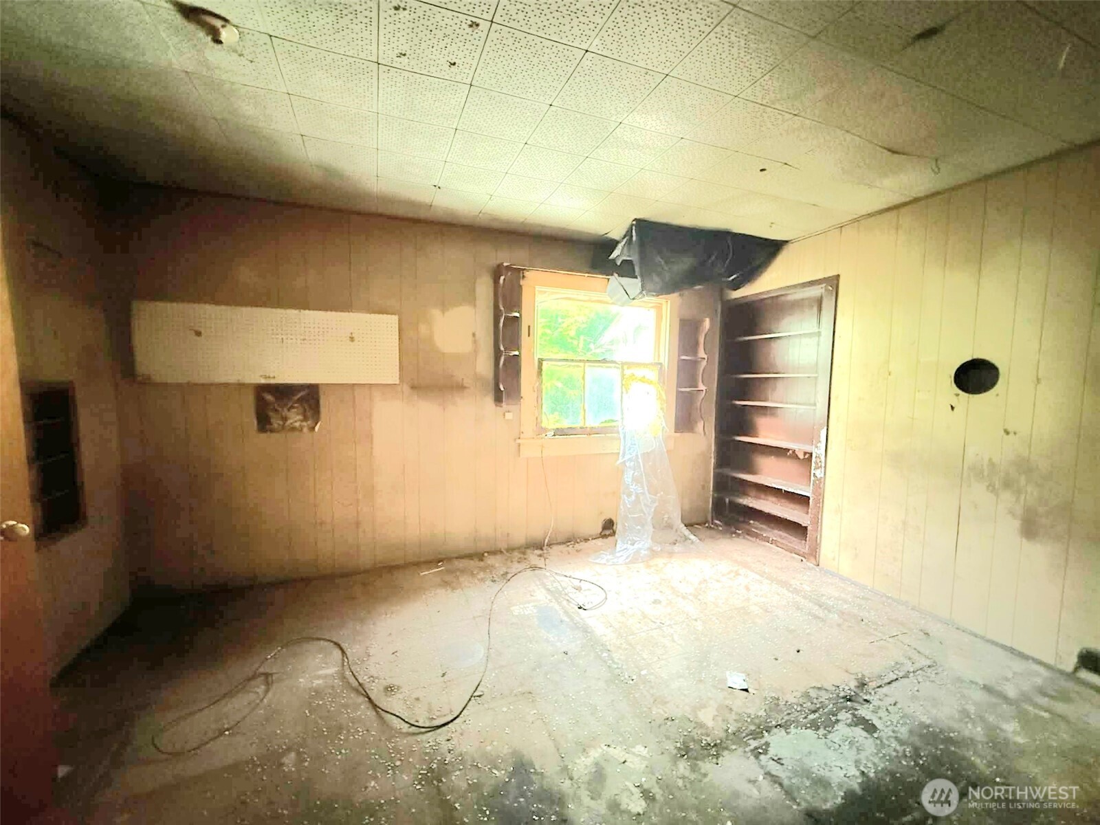 128 South Union Road Elma, WA 98541 - Photo 18 of 33 a view of a room with gym equipment