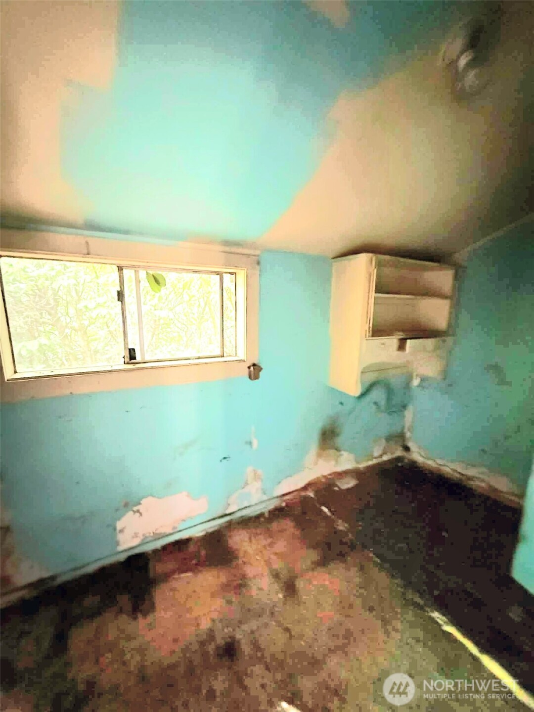 128 South Union Road Elma, WA 98541 - Photo 25 of 33 a view of a room with a window