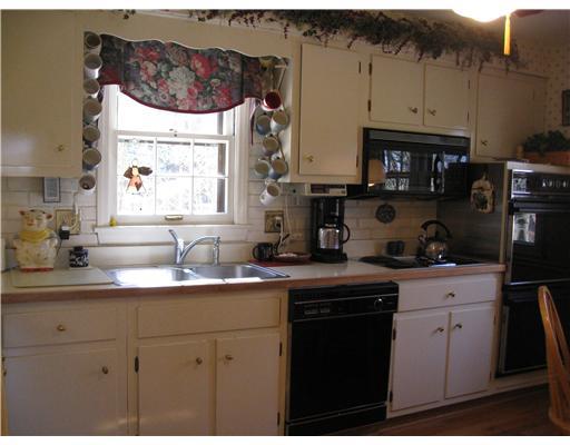 151 Boxfield Road Upper St. Clair, PA 15241 - Photo 5 of 18 Kitchen.