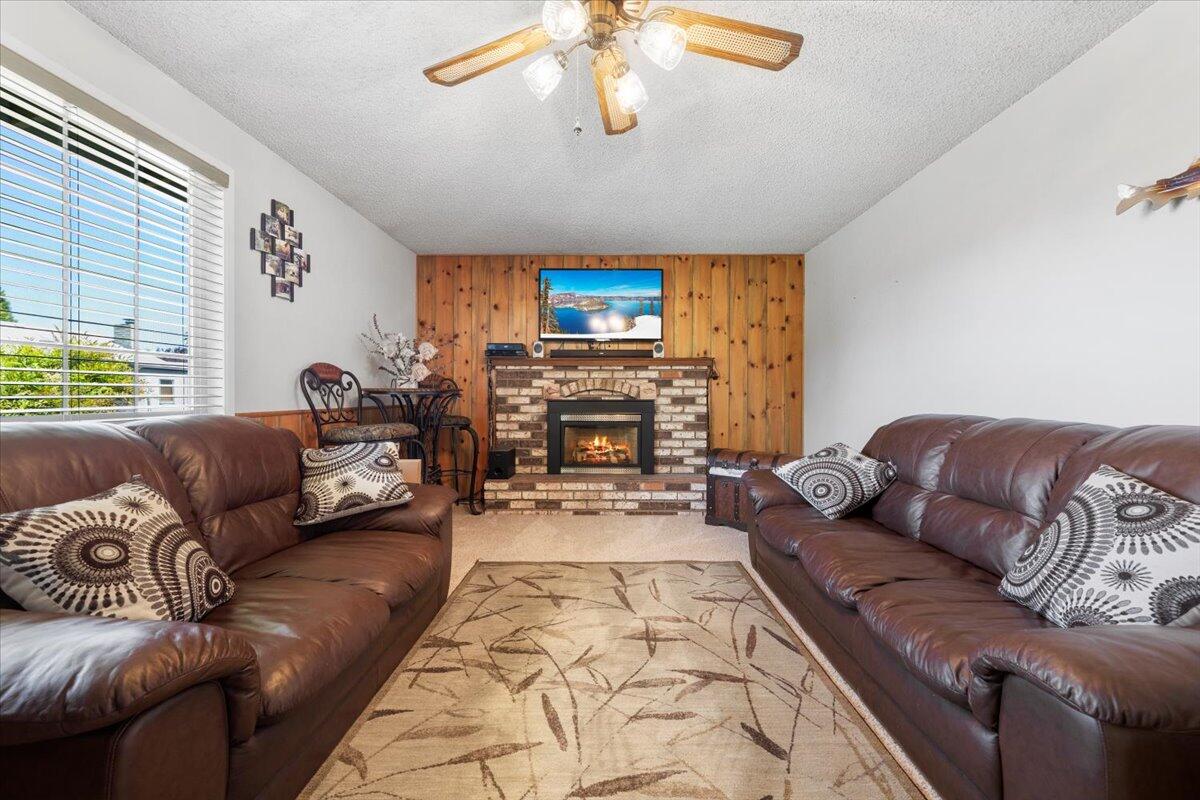 661 Prairie Court Central Point, OR 97502 - Photo 14 of 32 17-D9A3840