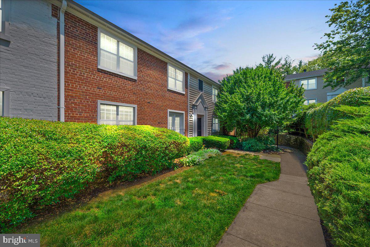 4608 28th Road South Arlington, VA 22206 - Photo 1 of 29