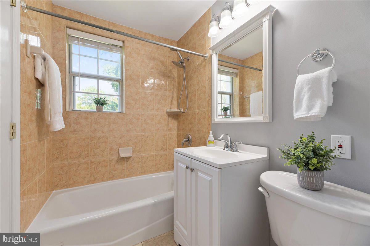 4608 28th Road South Arlington, VA 22206 - Photo 13 of 29 Mail level bathroom