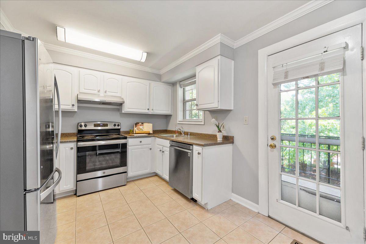 4608 28th Road South Arlington, VA 22206 - Photo 6 of 29 kithcen