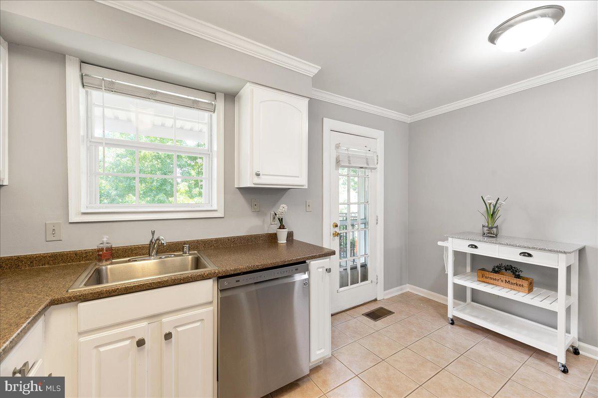 4608 28th Road South Arlington, VA 22206 - Photo 8 of 29 kitchen