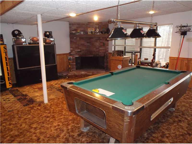 87 Porter Hill Road Washington, PA 15301 - Photo 13 of 25 Family Room.